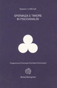 l contenuto Il nostro mondo è ben diverso da quello di Freud, e i più recenti sviluppi della psicoanalisi costituiscono una svolta radicale non solo rispetto ad alcune sue premesse teoriche, ma anche rispetto alla cornice in cui si svolge la terapia psicoanalitica. Se nei precedenti lavori Mitchell si era preoccupato di impostare un'integrazione tra gli orientamenti più tradizionali, ispirati alla teoria delle pulsioni, e gli orientamenti relazionali, in questo volume si occupa soprattutto di come il concetto del Sé è diventato il costrutto teorico centrale della psicoanalisi odierna. Dando prova di grande capacità didattica, Mitchell esprime le sue tesi in un linguaggio non rigidamente specialistico, che rende la lettura avvincente anche per un pubblico di non specialisti. Il lettore è reso partecipe del percorso compiuto da Sophie, da Robert e da altri pazienti per raggiungere una soggettività più piena e autentica, attraverso l'alternarsi di speranza e timore, di tensioni e riconciliazioni vissute nella relazione con un analista che non ha un ruolo di semplice testimone ma è profondamente coinvolto nel processo terapeutico. l'autore Stephen A. Mitchell, scomparso nel 2000, è stato analista supervisore e didatta presso il William Alanson White Institute di New York. È autore di